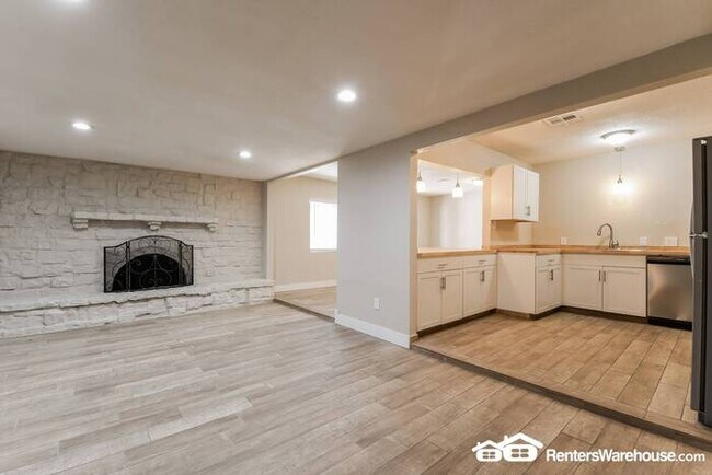 Building Photo - 4 BR Sunnyslope home