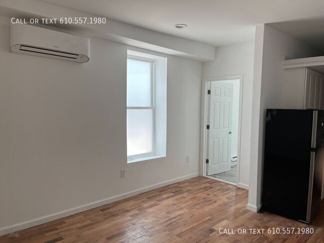 Building Photo - Recently updated Studio Apartment on Main ...