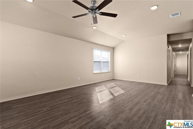 Foto del edificio - 1025 Cline Dr