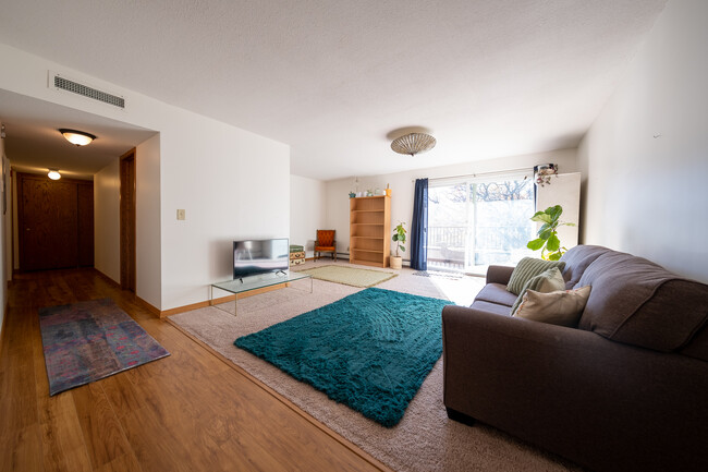Foto del edificio - 2220 Midland Grove Rd