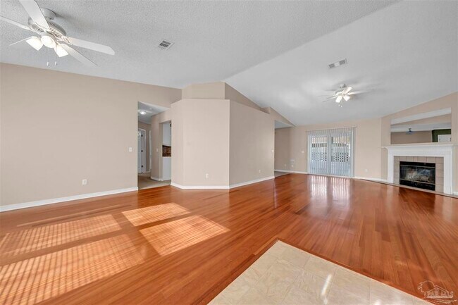 Foto del edificio - 2121 Coral Creek Dr