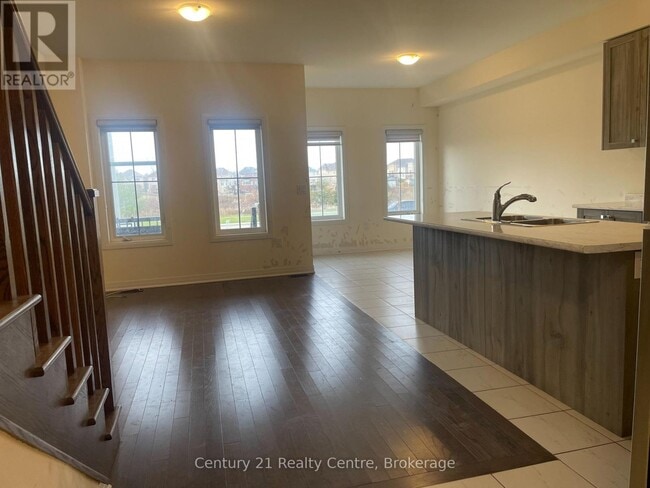 Photo du bâtiment - 33 Brixham Ln