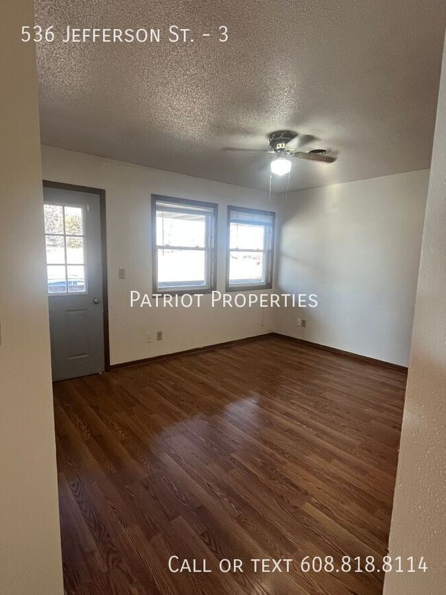 Foto del edificio - 2 bedroom/ 1 bath apartment in Mauston, WI