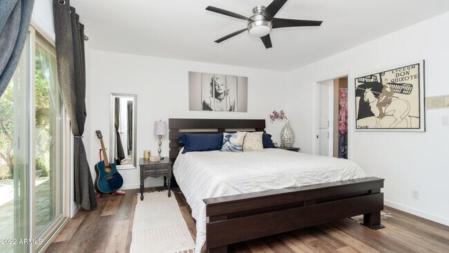 Building Photo - 1220 E Encantada Pl