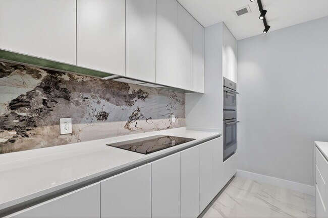 Foto del edificio - 700 NE 23rd St