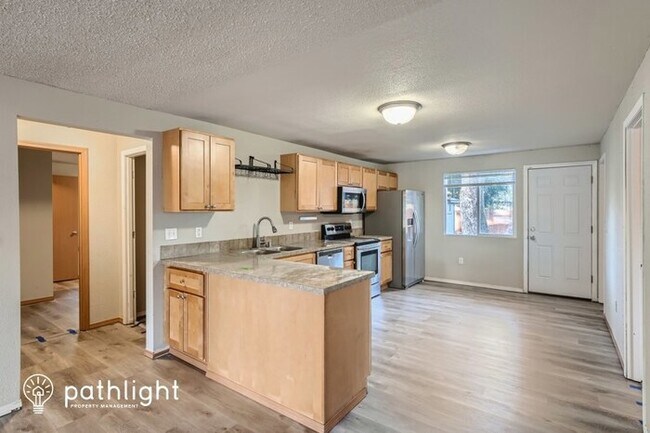 Foto del edificio - 16422 17th Ave E, Spanaway, WA, 98387