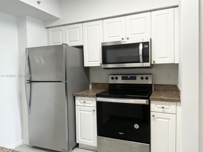 Foto del edificio - 17100 N Bay Rd