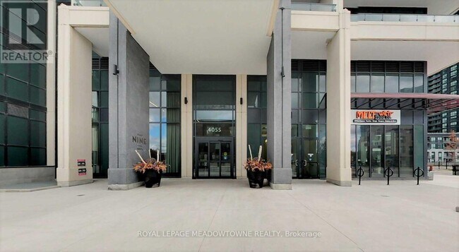 Photo du bâtiment - 4055-4055 Parkside Village Dr