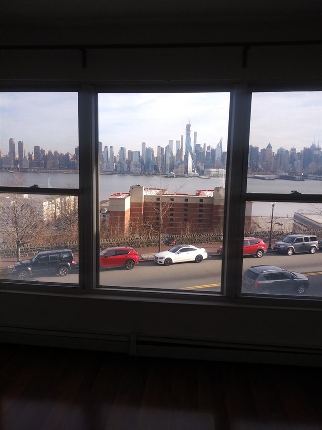 Building Photo - 5107 Boulevard E