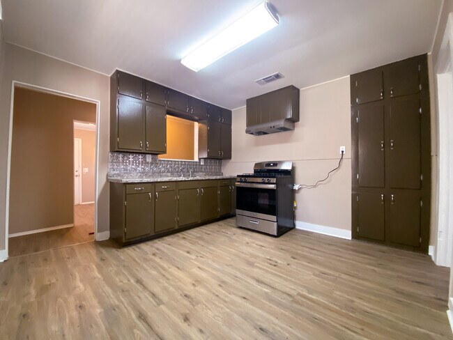 Foto del edificio - 1021 Moss St