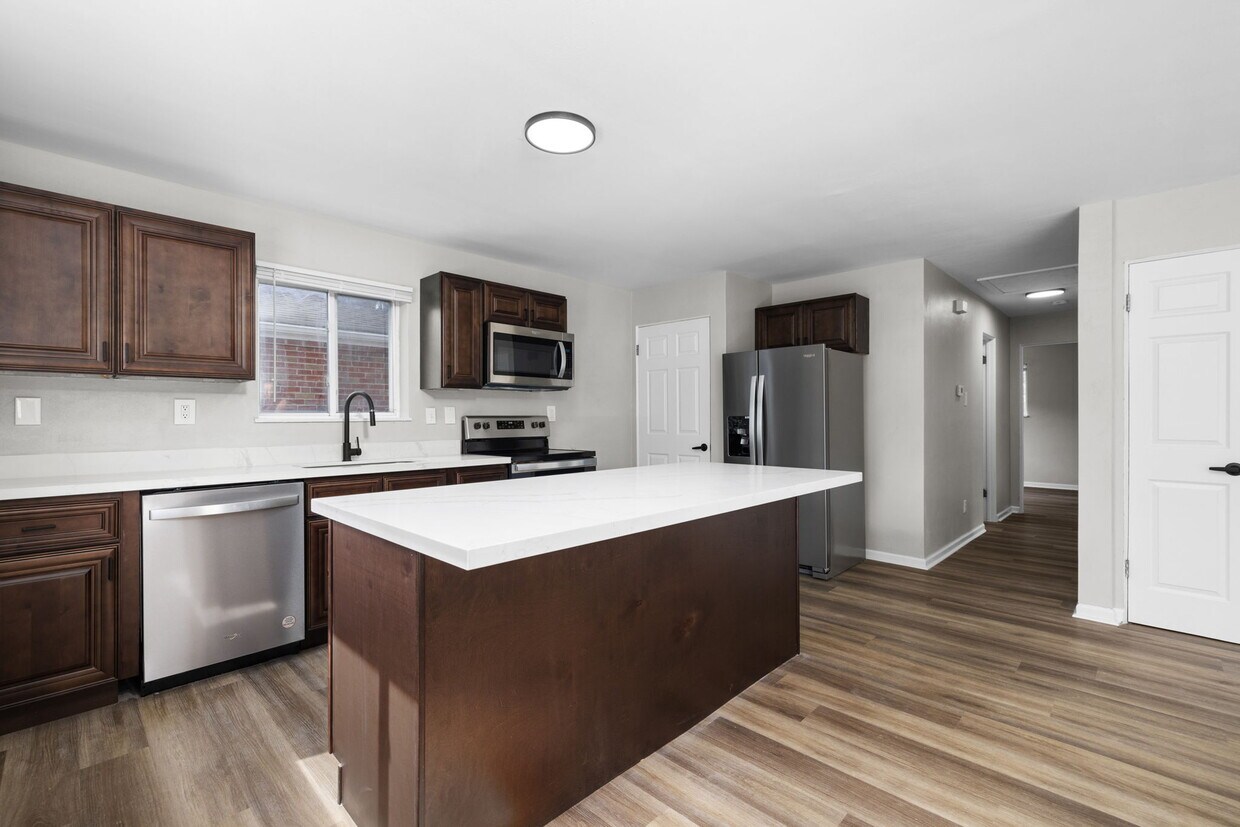 Foto principal - 1321 82nd Blvd