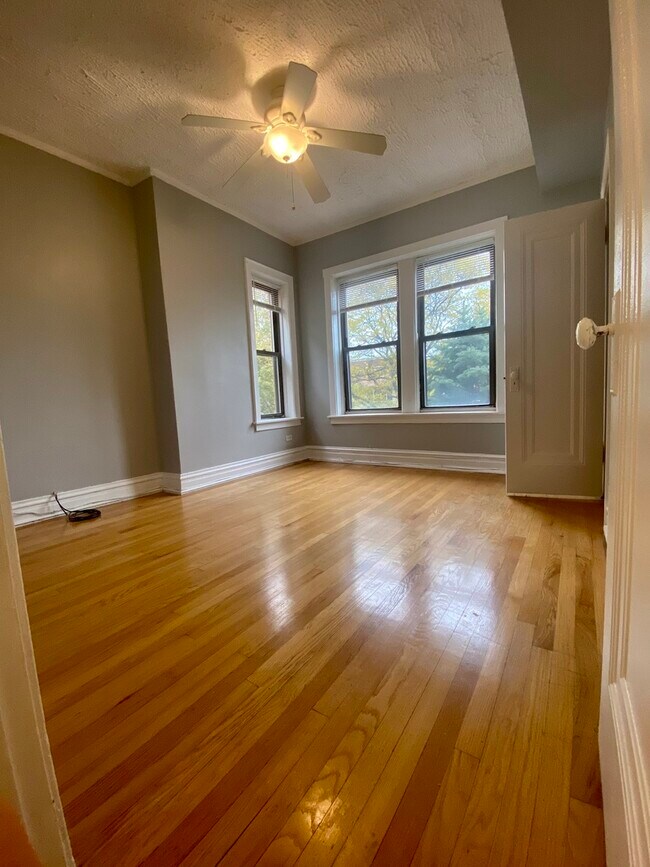 Foto del edificio - 3236 W Balmoral Ave
