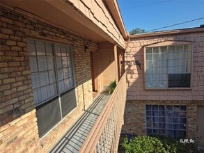 Building Photo - 812 Marshall St Building Photo - 812 Marshall St