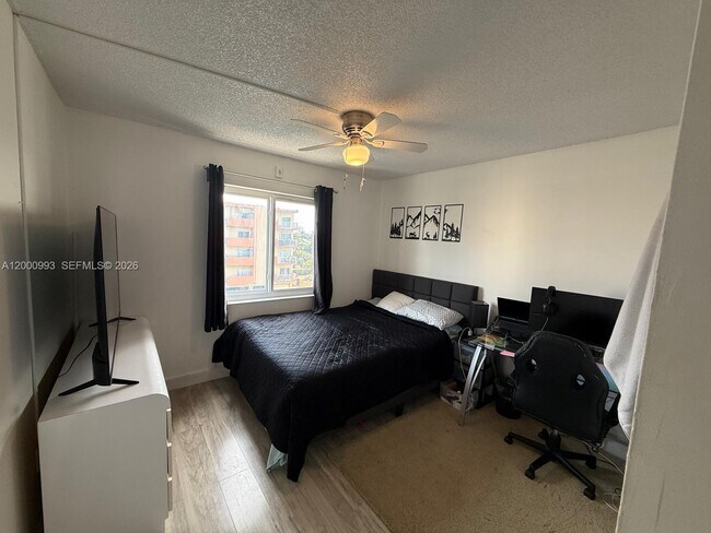Foto del edificio - 3536 NE 168th St