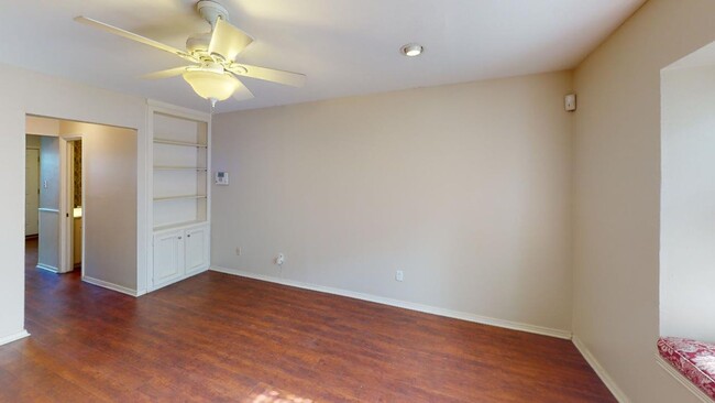 Building Photo - 2/2.5 Condo at Canterbury Near Baylor!