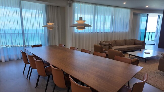 Foto del edificio - 18555 Collins Ave