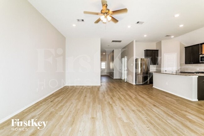 Foto del edificio - 334 Jewett Meadow Dr