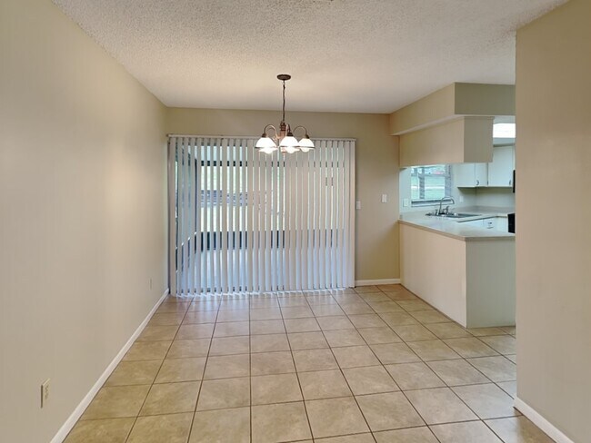 Building Photo - 2241 Evangelina Ave