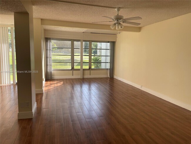 Building Photo - 9401 Evergreen Pl