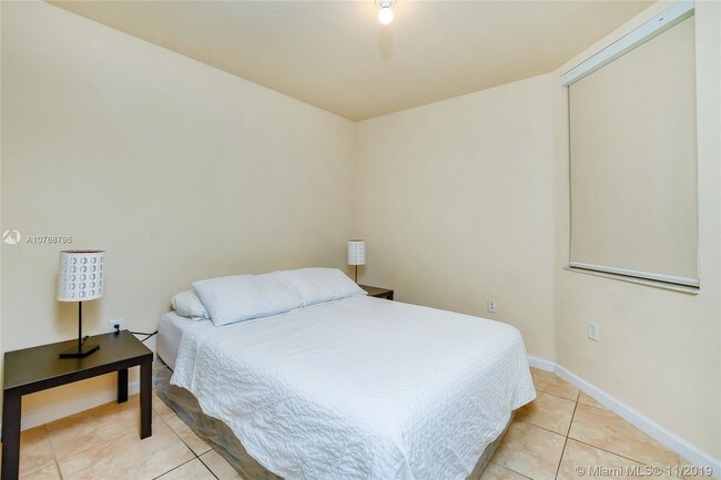 Building Photo - 11601 NW 89th St  110 Miami FL 33178