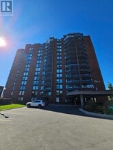 Building Photo - 181 Collier St