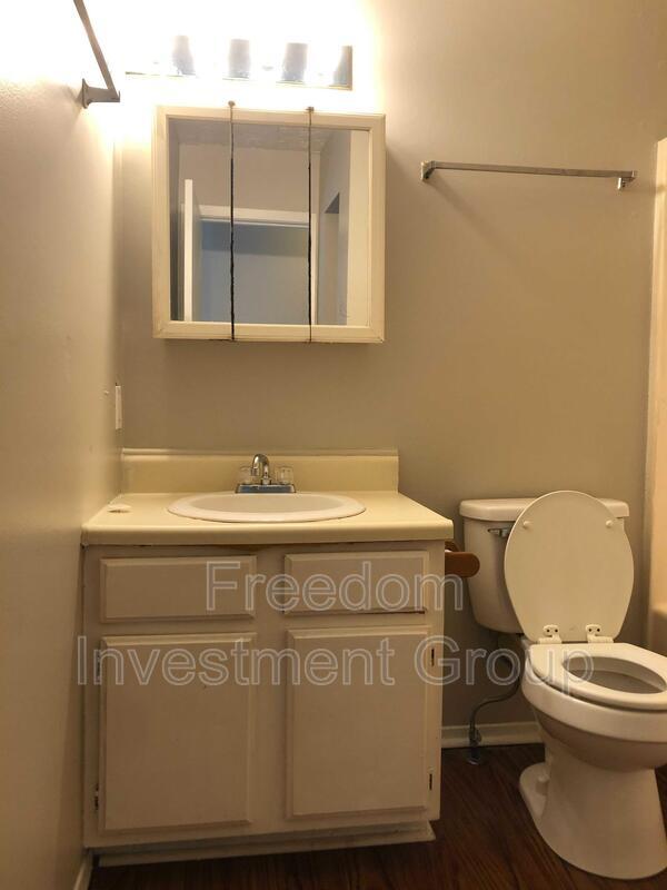 Building Photo - 5213 Pocahontas Dr