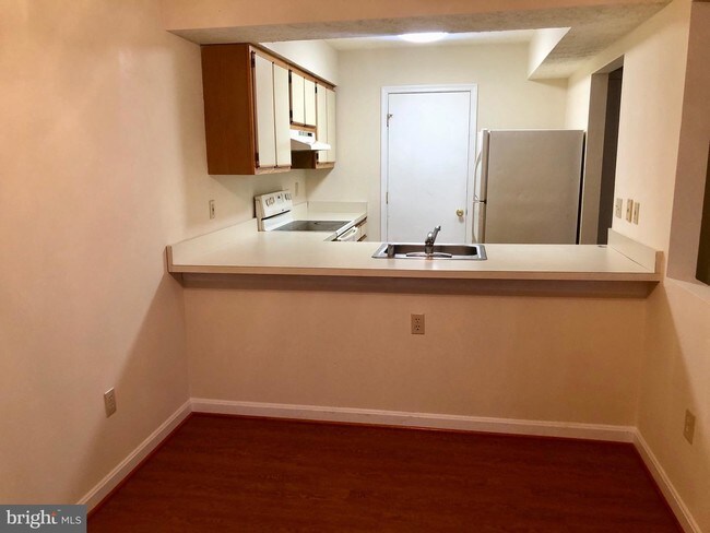 Foto del edificio - 46350 Columbus Dr