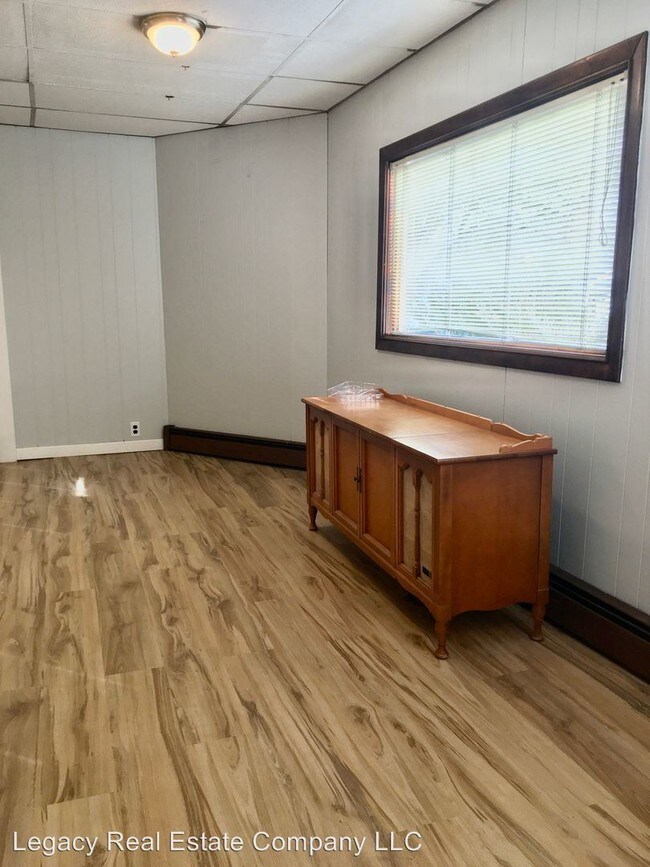 Foto del edificio - 223-225 Waterman Ave