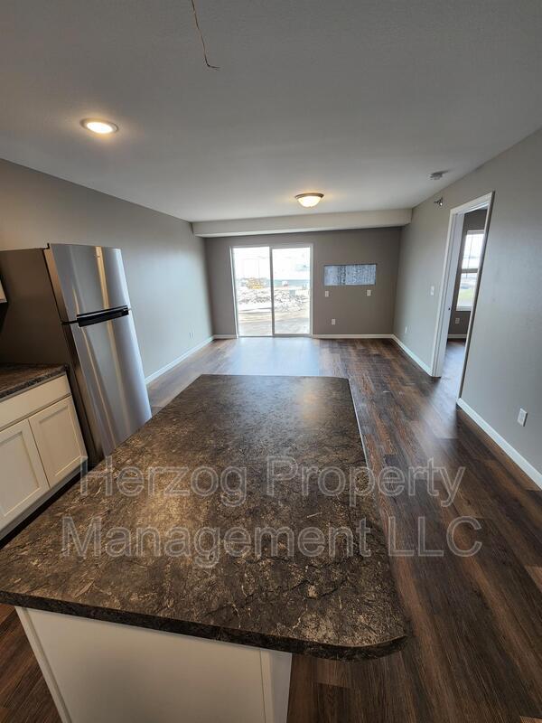 233 Legion Field Rd Unit Apt. 302, Marshall, MN 56258 Condo for Rent