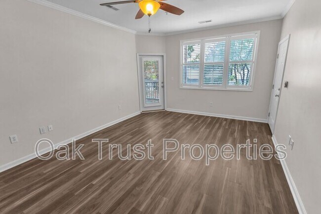 Foto del edificio - 100 Bucksley Ln