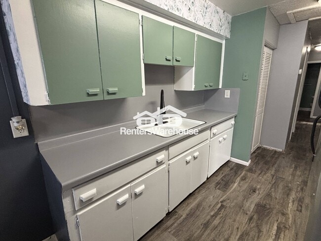 Building Photo - 9371 Country Dr