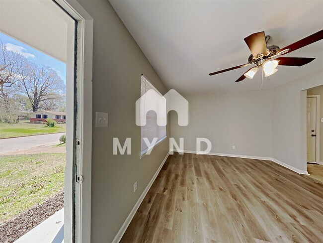 Building Photo - 3 br, 1 bath House - 4193 Deerland St