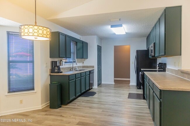 Building Photo - 2034 Belhaven Dr