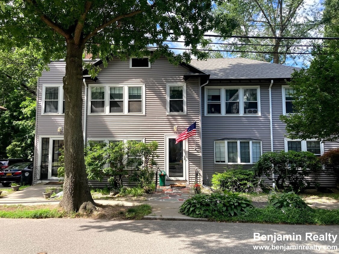 Primary Photo - 34 Beaconsfield Rd