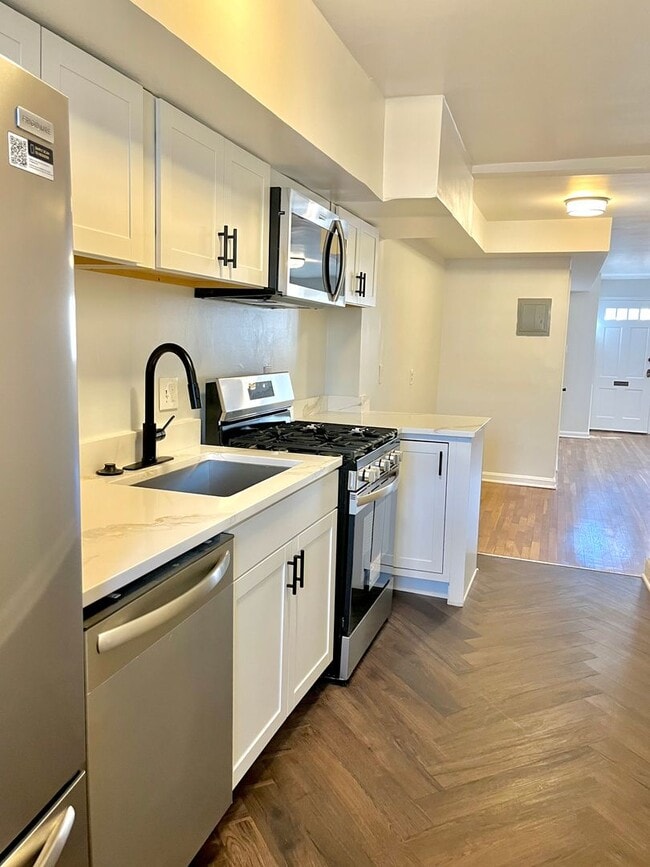 Building Photo - 218 10th St NE