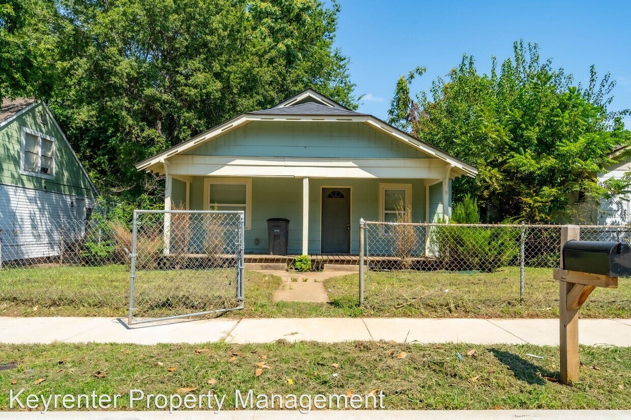 Primary Photo - 4 br, 1.5 bath House - 815 N St. Louis Ave