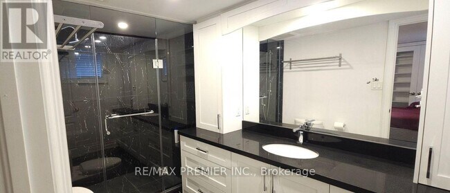 Building Photo - 12 Rollins Pl