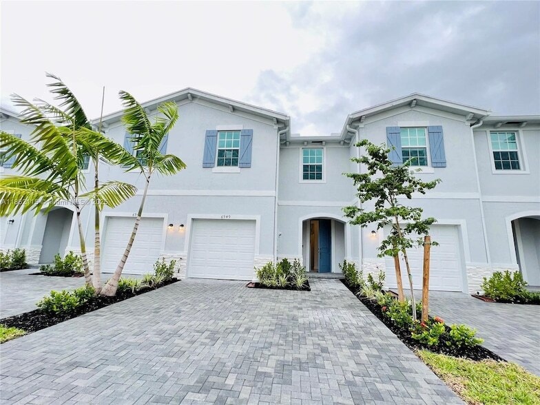 Foto principal - 6949 Harbours Edge Ave