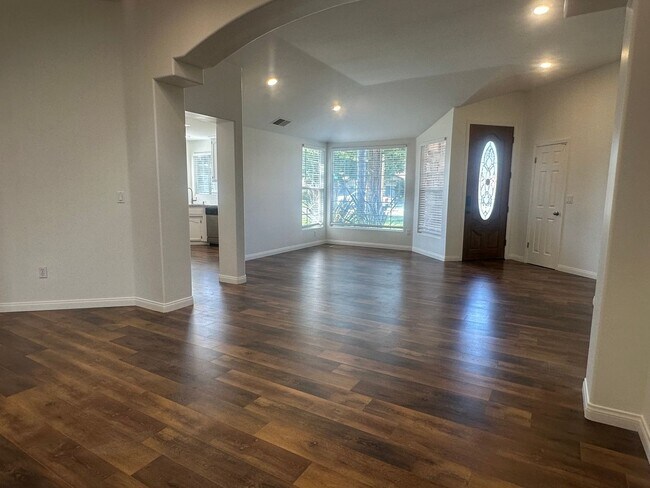 Building Photo - READY NOW! Corner home with a private SPAR...
