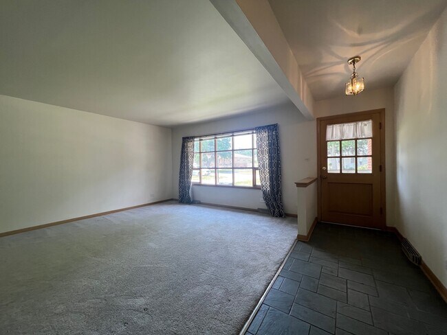 Building Photo - 5321 S Catherine Ave