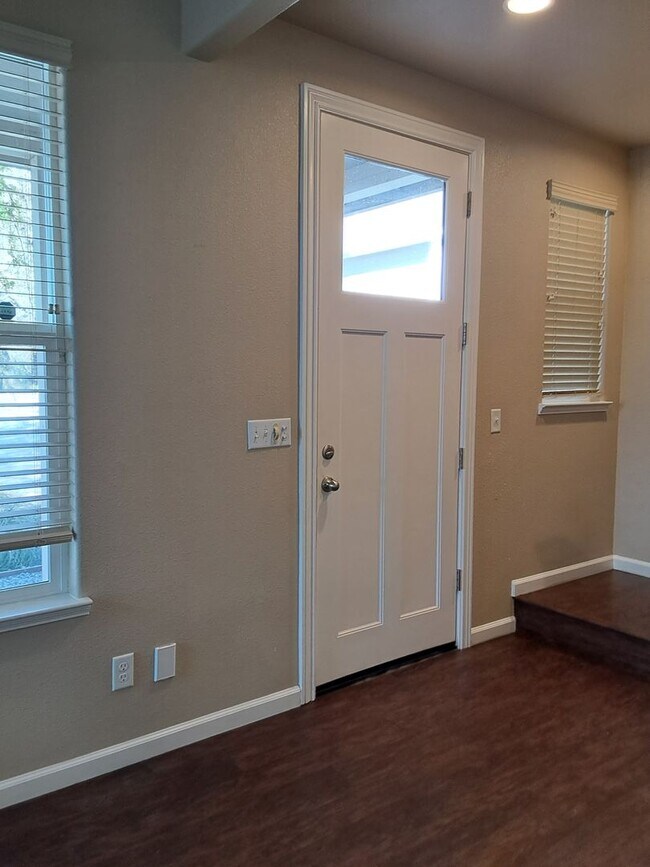 Foto del edificio - 2204 Estes Rd