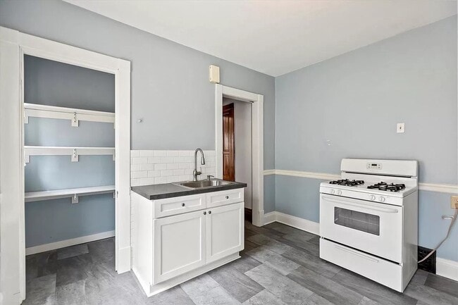 Building Photo - 2858 N Murray Ave