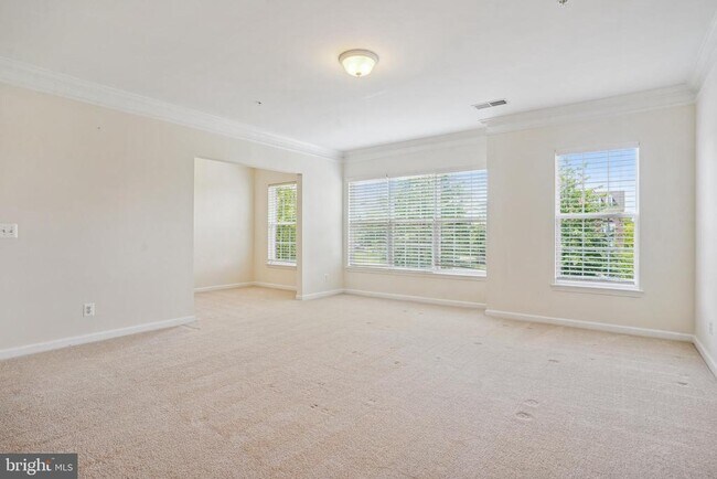Building Photo - 15334 Kensington Park Dr