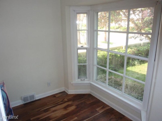 Building Photo - 3 br, 1.5 bath House - 5577 N Lydell Ave