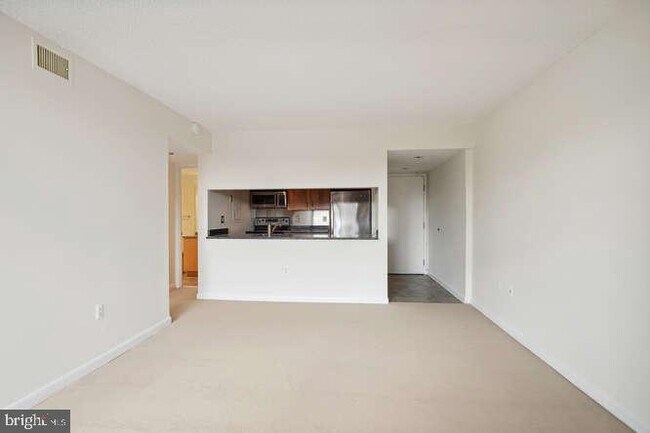 Foto del edificio - 4444 Connecticut Ave NW