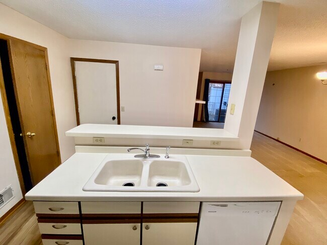 Kitchen - 2603 Bedford Ct