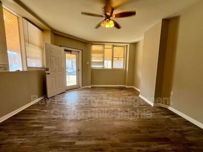 Building Photo - 2419 S 62nd St