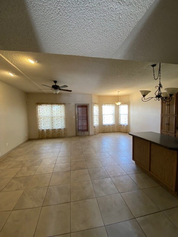 Foto del edificio - 6021 Barrett Allen Ln