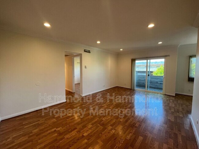 Foto del edificio - 5400 Newcastle Ave