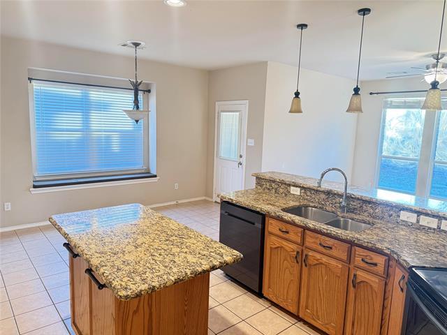 Building Photo - 10605 Foothill Dr